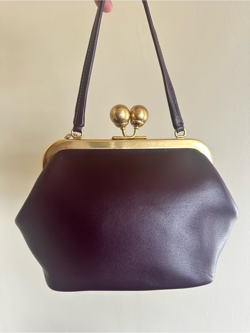 Coach Kisslock 16 in Black Currant